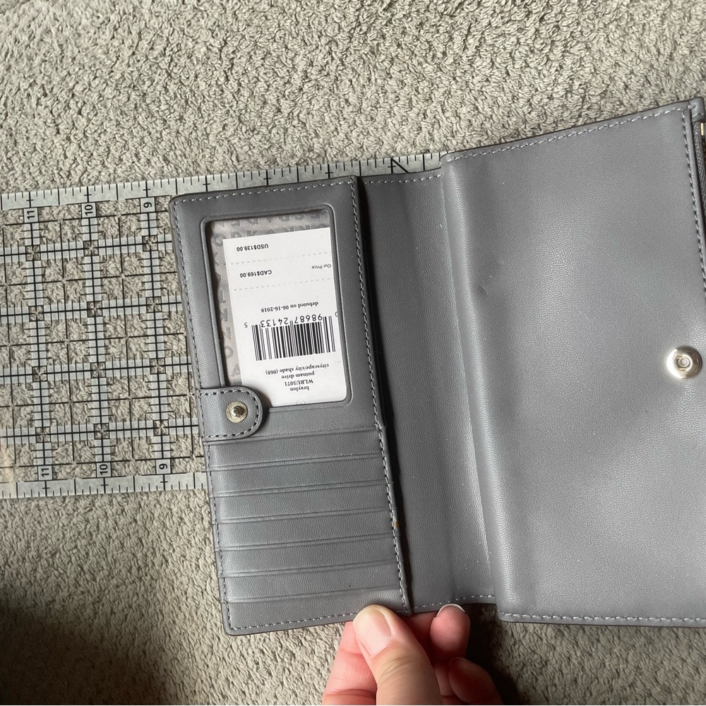 Kate Spade Cream Wallet Sleek Minimalist Design - Picture 3 of 3